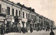 Picture of a street in the Jewish quarters, circa 1913.